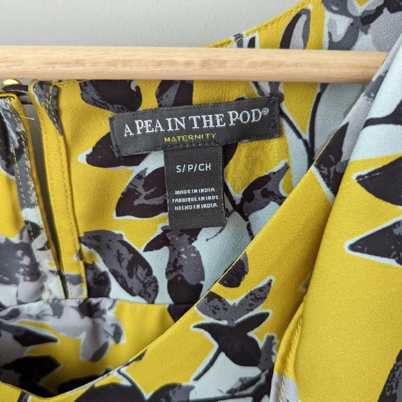 A Pea in the Pod Cold Shoulder Patterned Top - Picture 4 of 5